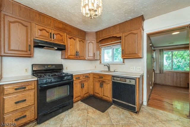 385 E 41St St, Paterson City, NJ 07504