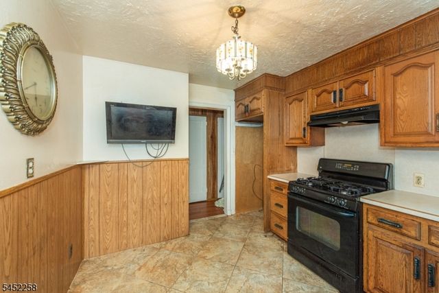 385 E 41St St, Paterson City, NJ 07504