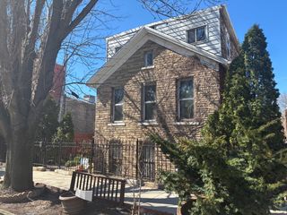 2142 N Leavitt Avenue, Chicago, IL 60647