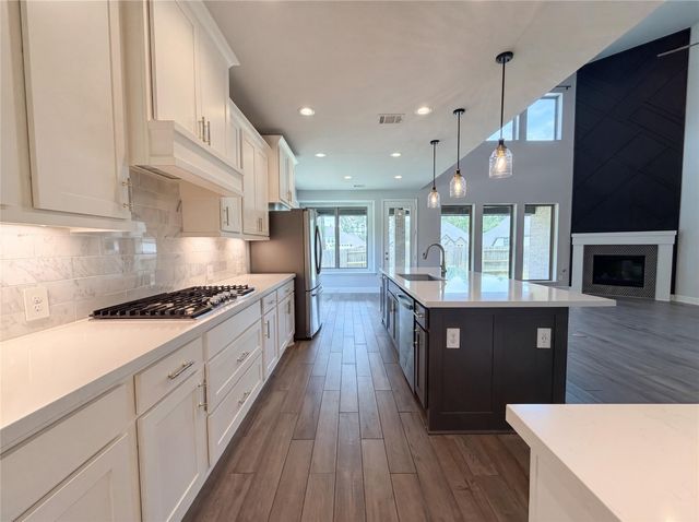 15418 Legacy Park Way, Pinehurst, TX 77362