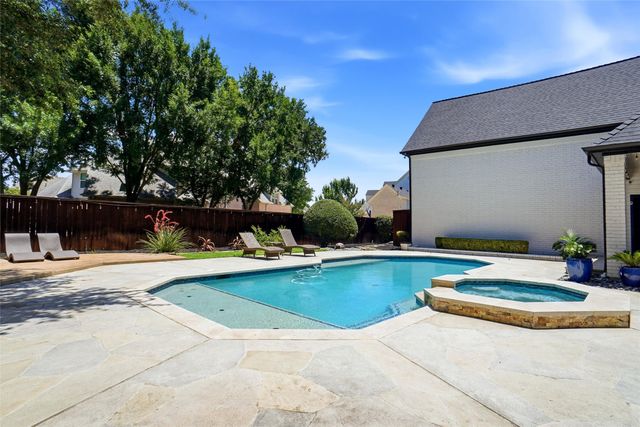 801 Ridgedale Court, Southlake, TX 76092