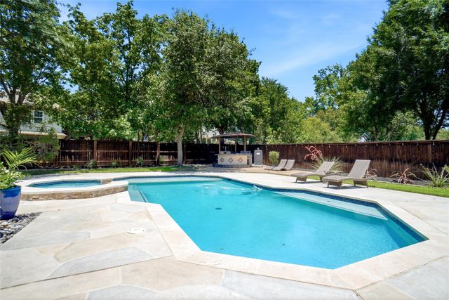 801 Ridgedale Court, Southlake, TX 76092