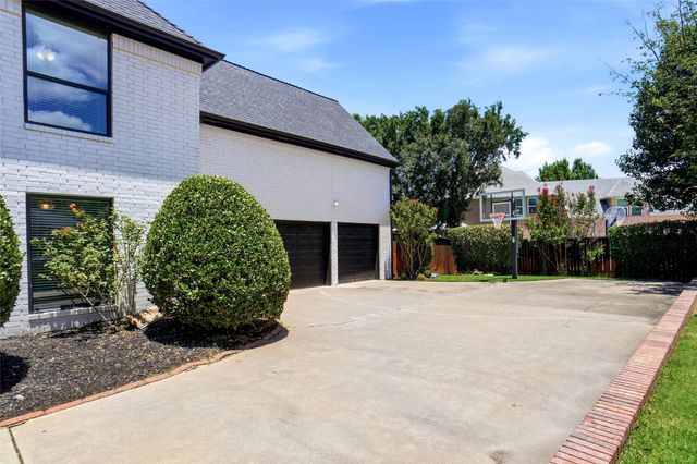 801 Ridgedale Court, Southlake, TX 76092