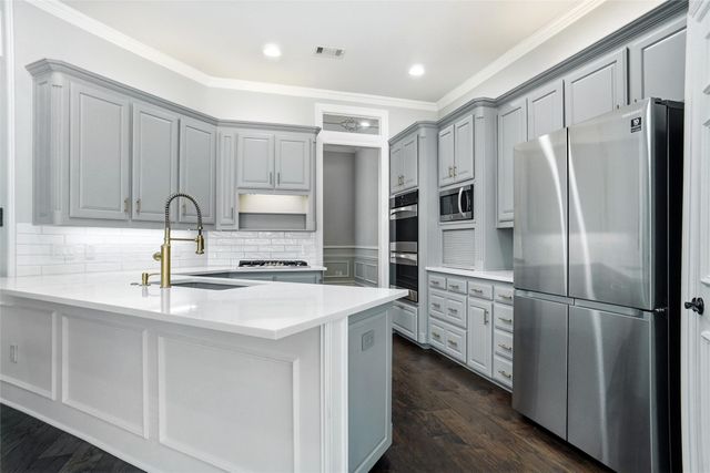 801 Ridgedale Court, Southlake, TX 76092