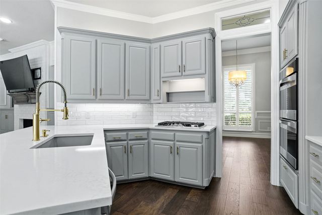 801 Ridgedale Court, Southlake, TX 76092