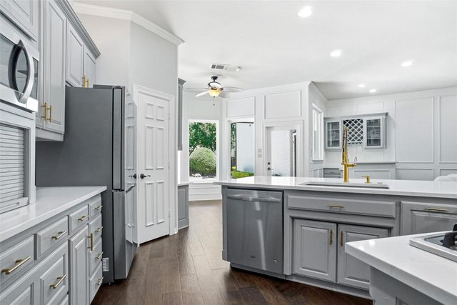 801 Ridgedale Court, Southlake, TX 76092