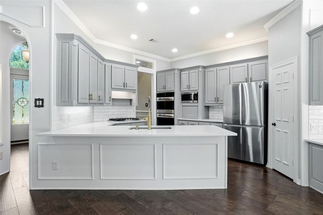 801 Ridgedale Court, Southlake, TX 76092