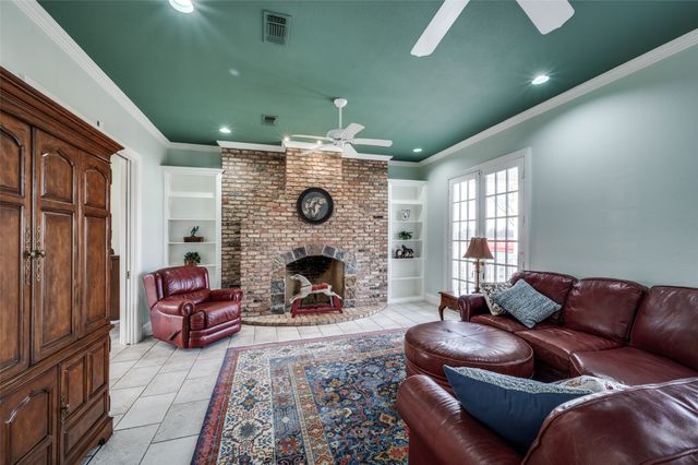 1827 Dr Sanders Road, Aubrey, TX 76227