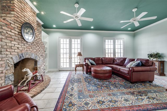 1827 Dr Sanders Road, Aubrey, TX 76227