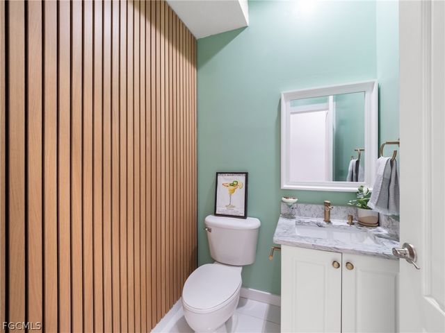 15620 Laguna Hills DR, Fort Myers, FL 33908