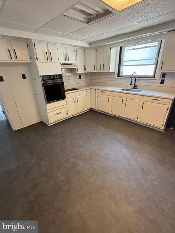 227 FLORIDA AVE, Shenandoah, PA 17976