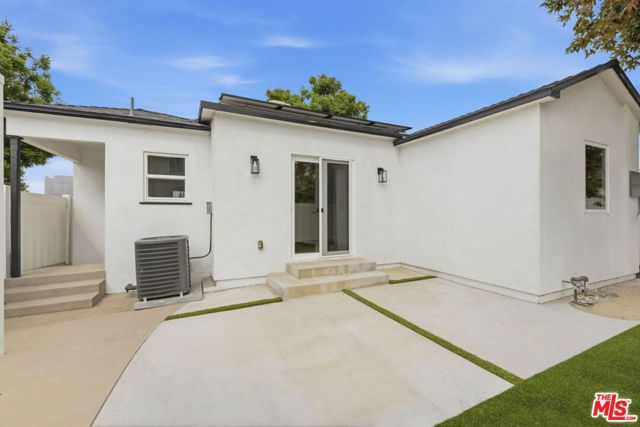 6328 Camellia Avenue, Los Angeles, CA 91606