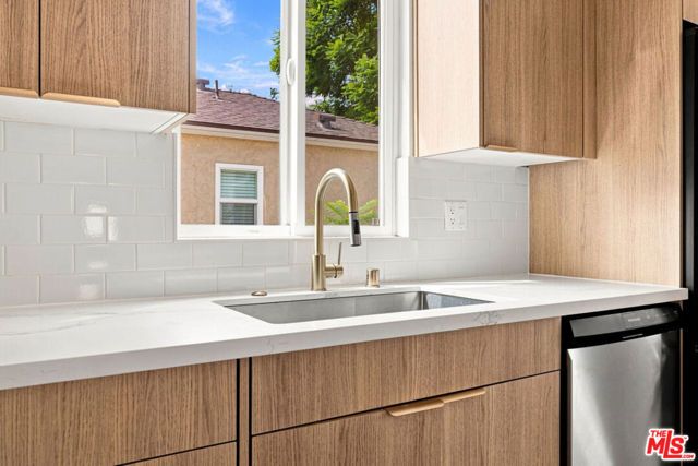 6328 Camellia Avenue, Los Angeles, CA 91606
