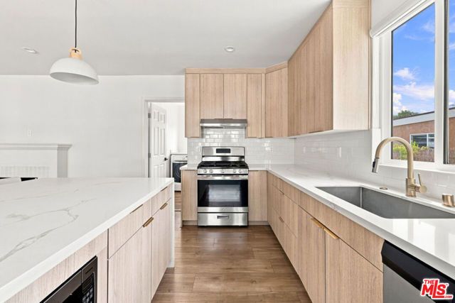 6328 Camellia Avenue, Los Angeles, CA 91606