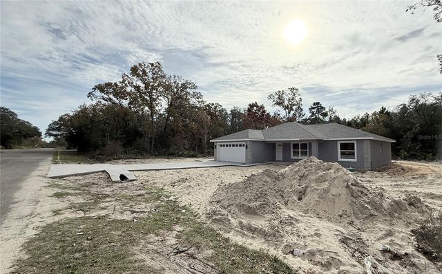 120 GUAVA PASS, Ocklawaha, FL 32179