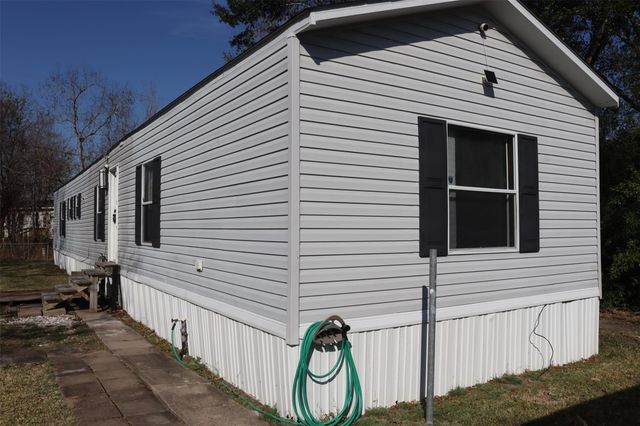 132 Kiowa Court, Rosharon, TX 77583