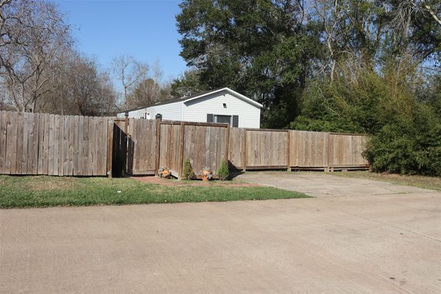 132 Kiowa Court, Rosharon, TX 77583