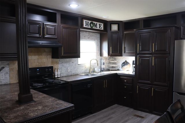 132 Kiowa Court, Rosharon, TX 77583