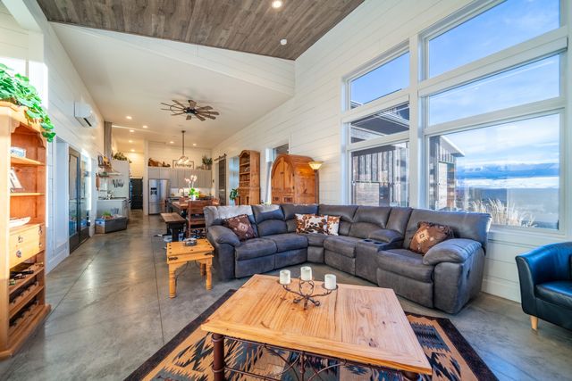 15660 SW Rangeland Drive, Powell Butte, OR 97753