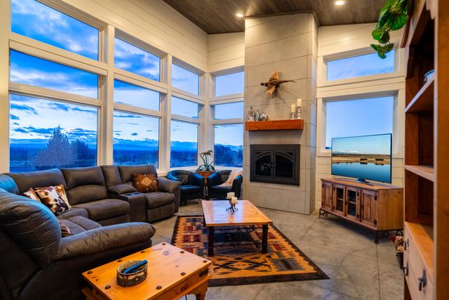 15660 SW Rangeland Drive, Powell Butte, OR 97753