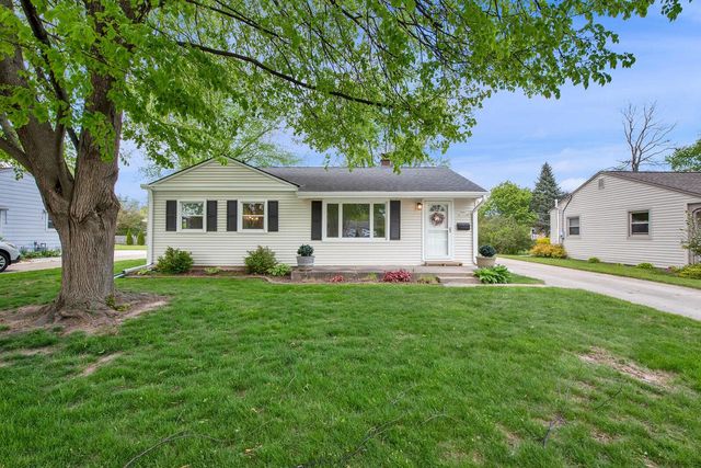N85W17124 Lee PLACE, Menomonee Falls, WI 53051