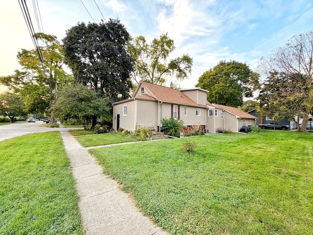 320 W Donovan Avenue, Woodstock, IL 60098