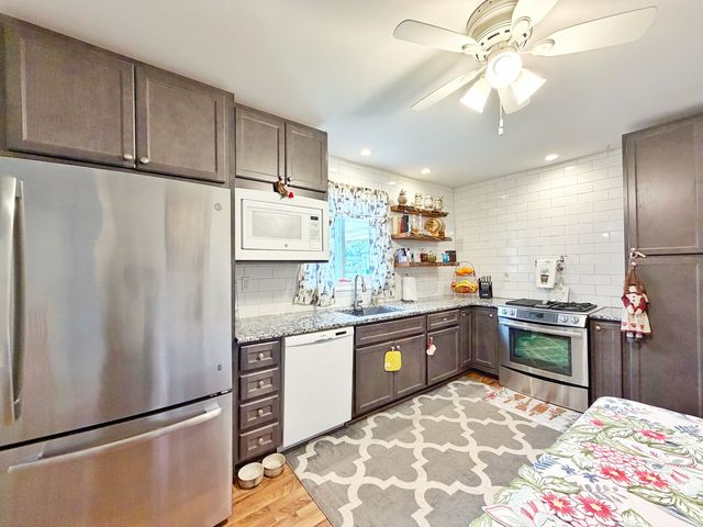 320 W Donovan Avenue, Woodstock, IL 60098