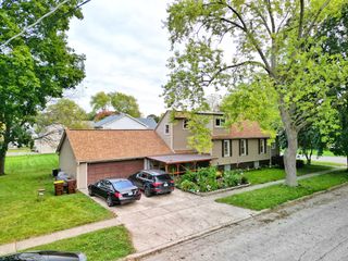320 W Donovan Avenue, Woodstock, IL 60098