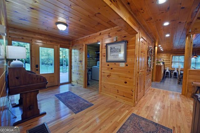 2682 Douthit Road, Mineral Bluff, GA 30559