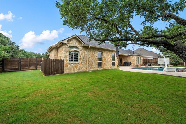 108 Painted Horse Trail, Waco, TX 76712