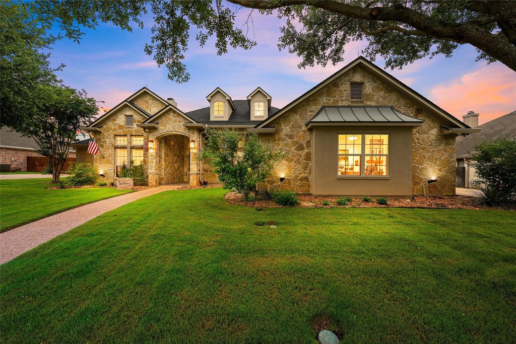 108 Painted Horse Trail, Waco, TX 76712