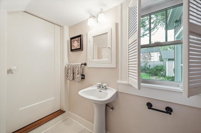 1817 Kipling Street, Houston, TX 77098