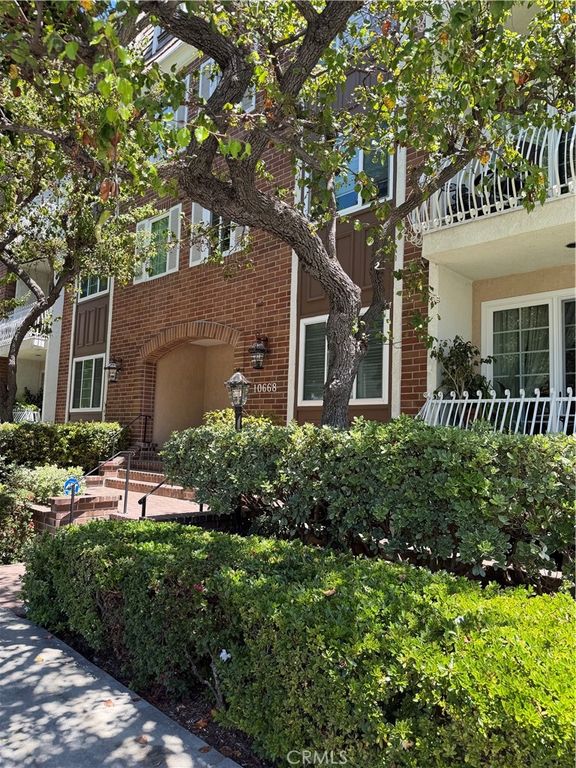 10668 Eastborne 203, Los Angeles, CA 90024