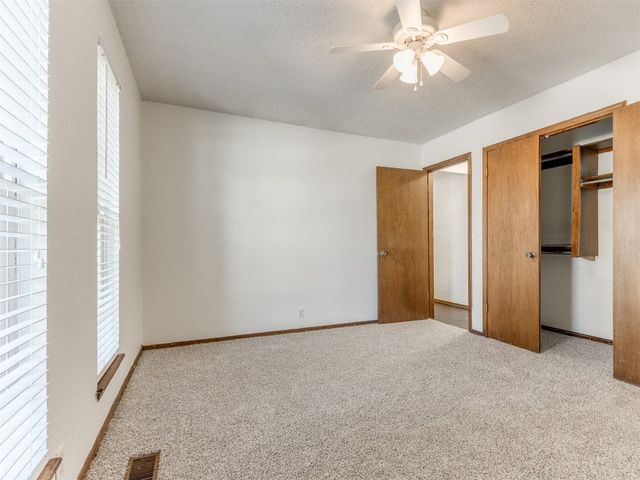 804 Royal Lane, Yukon, OK 73099