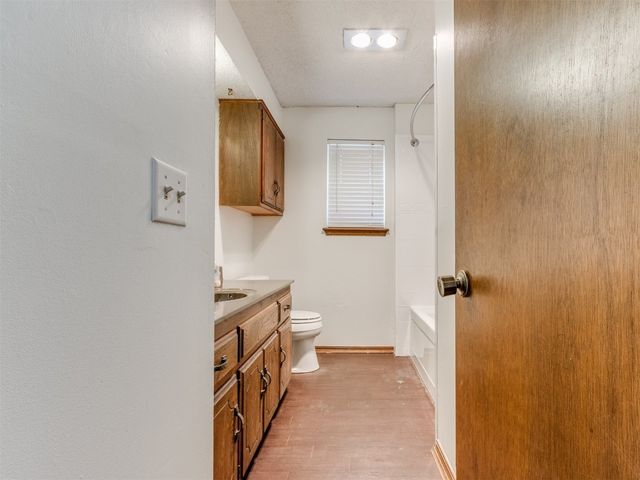 804 Royal Lane, Yukon, OK 73099