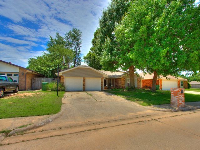 804 Royal Lane, Yukon, OK 73099