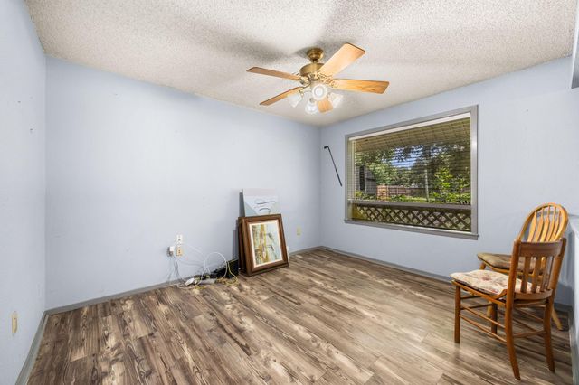 100 Crestview Street, Columbus, TX 78934