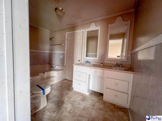 818 W Lydia Hwy, Hartsville, SC 29550
