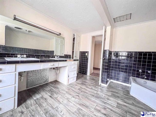 818 W Lydia Hwy, Hartsville, SC 29550