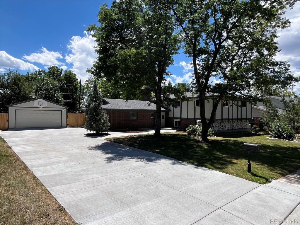 Image 16 of property listing at 1404 E Fremont Circle N, Centennial, CO 80122