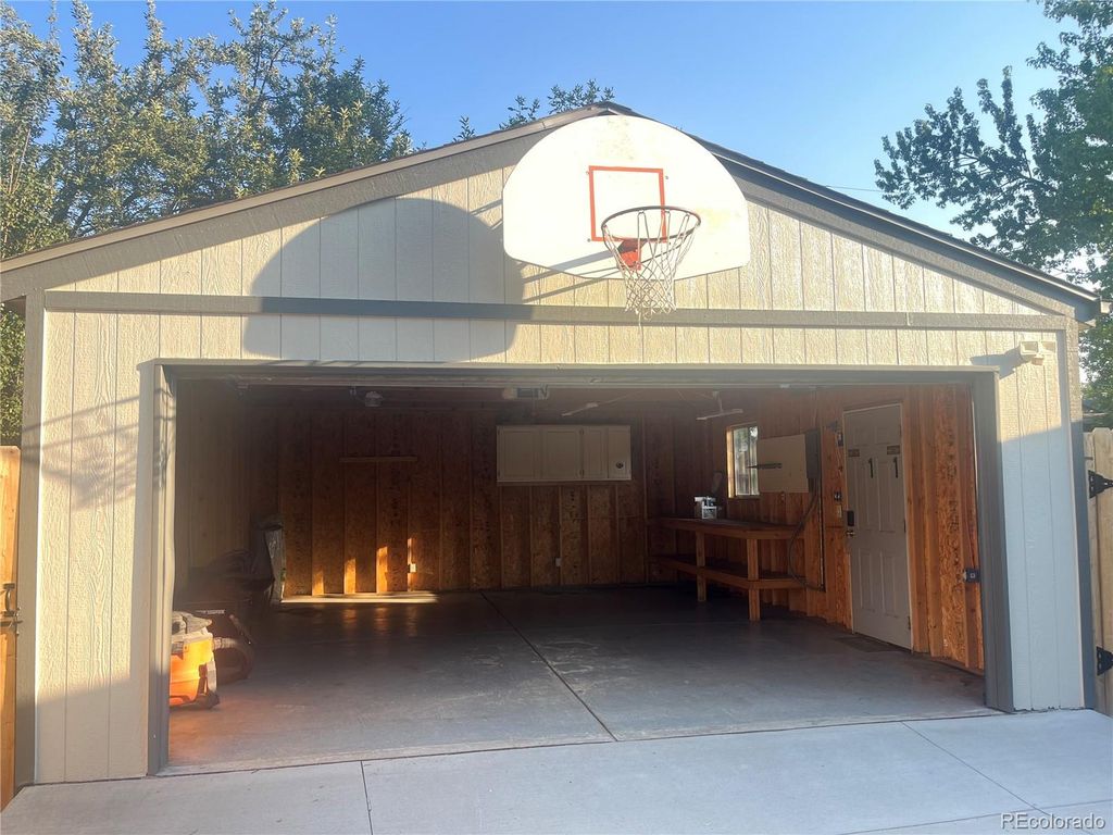 Image 19 of property listing at 1404 E Fremont Circle N, Centennial, CO 80122