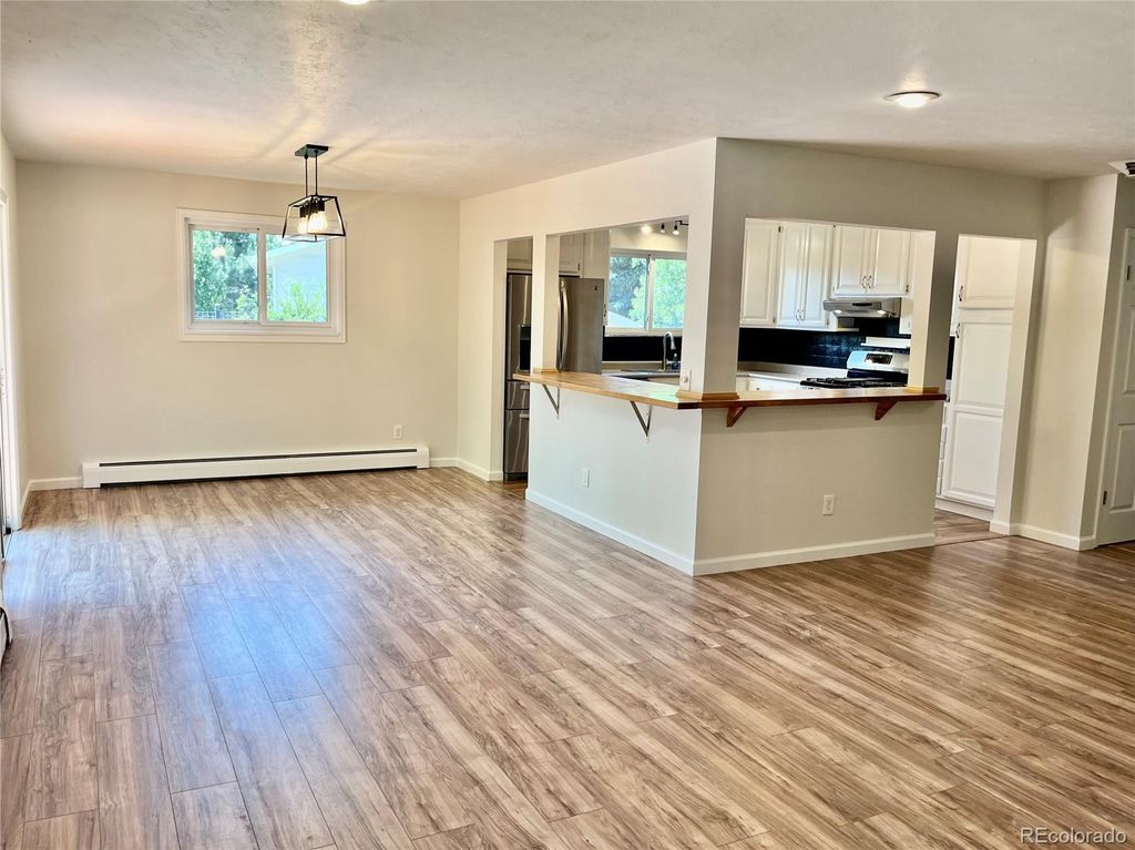Image 4 of property listing at 1404 E Fremont Circle N, Centennial, CO 80122