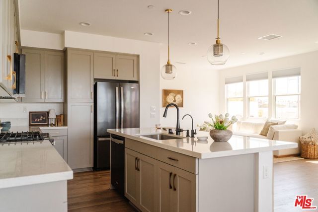 2911 W Exposition Place 1, Los Angeles, CA 90018