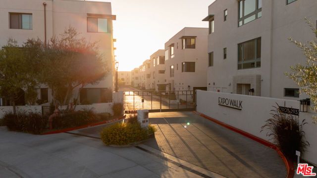 2911 W Exposition Place 1, Los Angeles, CA 90018