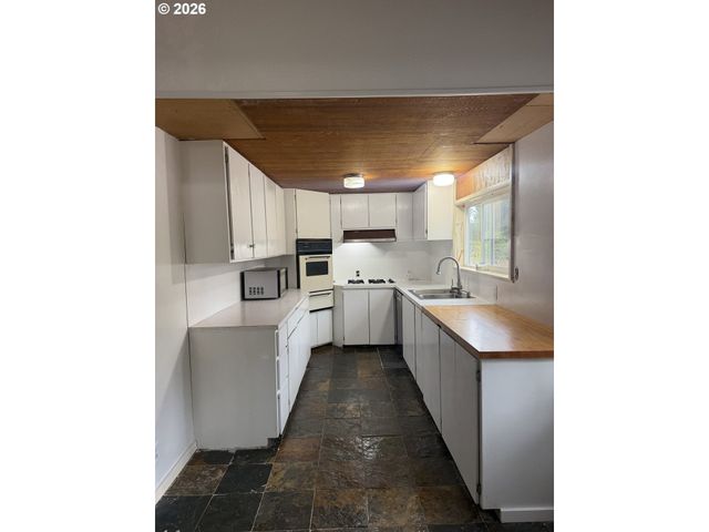 36682 WHEELER Rd, Pleasant Hill, OR 97455