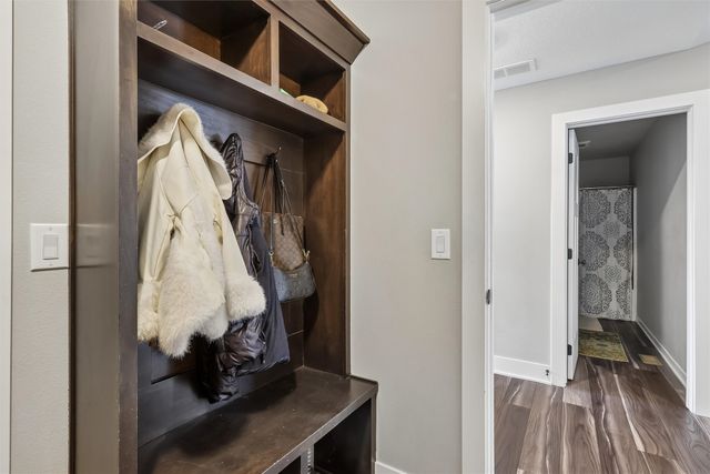 706 NE Country Meadow Drive, Ankeny, IA 50021