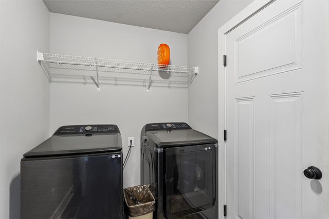 706 NE Country Meadow Drive, Ankeny, IA 50021