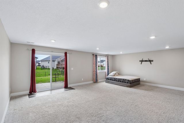 706 NE Country Meadow Drive, Ankeny, IA 50021