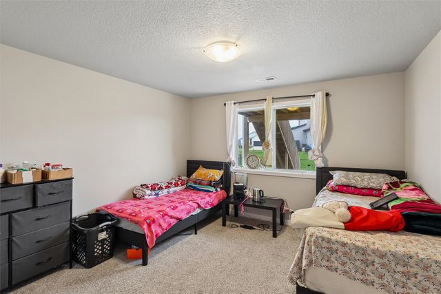 706 NE Country Meadow Drive, Ankeny, IA 50021