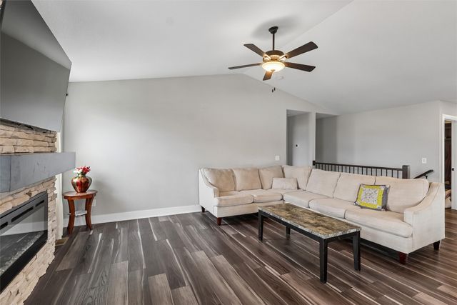 706 NE Country Meadow Drive, Ankeny, IA 50021